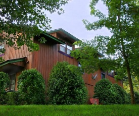 Cedar House Inn & Yurts