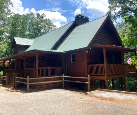 Custom 4 Bed 4 Bath Cabin in Dahlonega