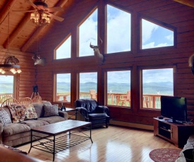 SI INCREDIBLE VIEWS from this log cabin with large deck, huge yard, fire pit, hot tub!